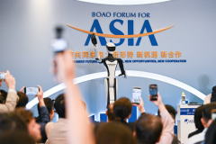 机械人“记者”向提问